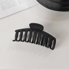 Noir Sculpted Hair Claw