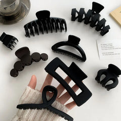 Noir Sculpted Hair Claw