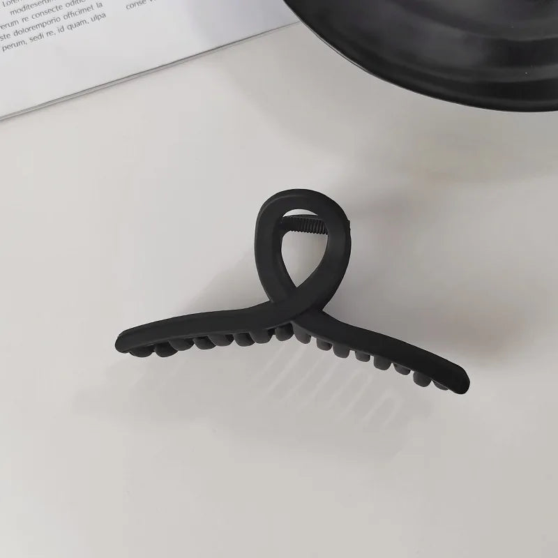 Noir Sculpted Hair Claw