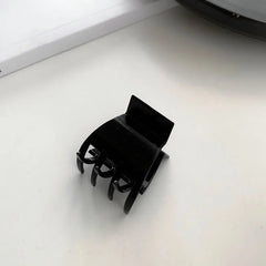 Noir Sculpted Hair Claw