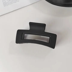 Noir Sculpted Hair Claw