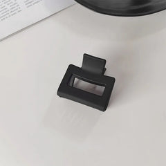 Noir Sculpted Hair Claw