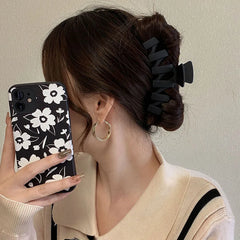 Noir Sculpted Hair Claw